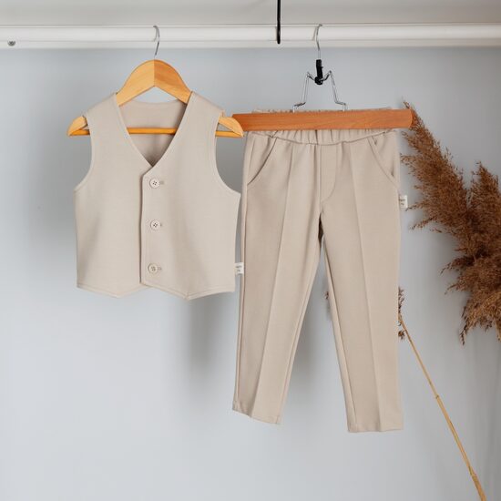 2 dalių smėlio spalvos kostiumas