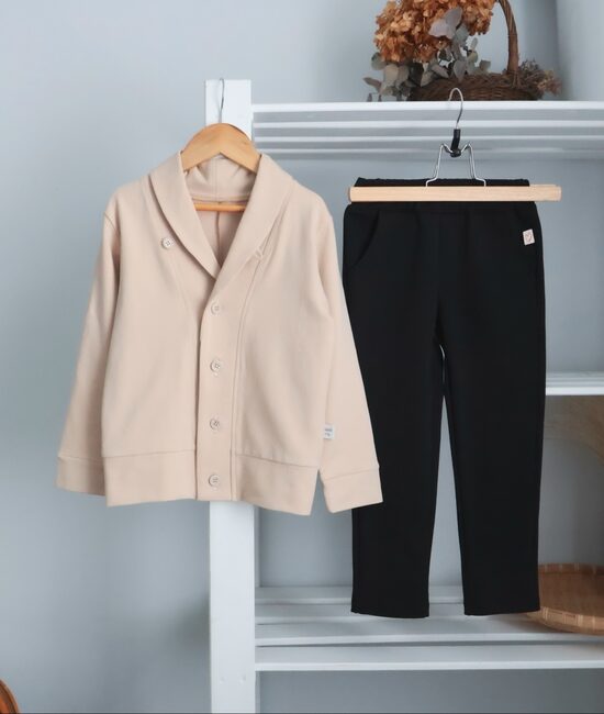 110d, dviejų dalių kostiumas