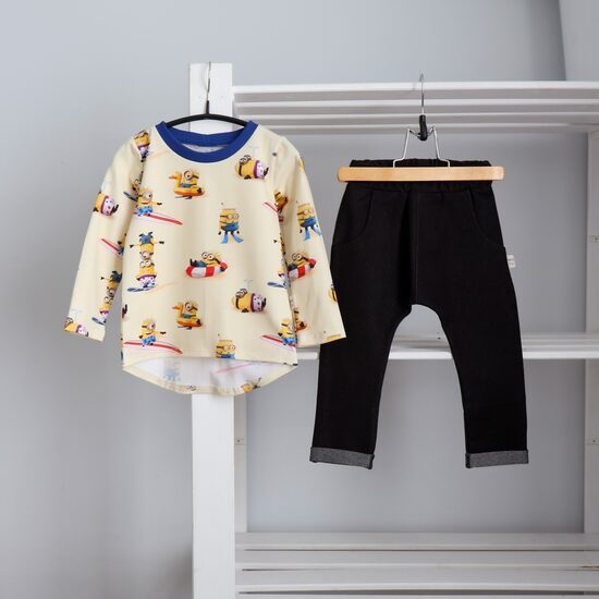 86d. Minions marškinėliai ir džinsiukai