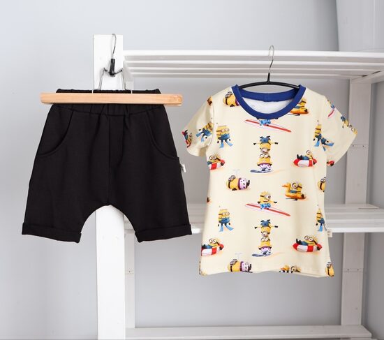 104d. Minions marškinėliai ir šortai