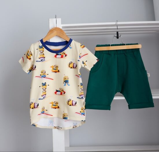 110d. Minions marškinėliai ir šortai