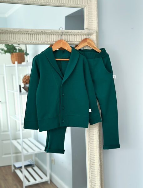 Dviejų dalių tamsiai žalias komplektas ,,Jaunuolis"